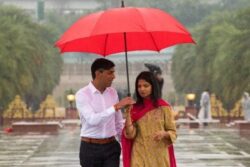 Rishi Sunak And Wife Akshata's Candid Pics From Akshardham Temple Are Winning Hearts