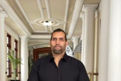 The Great Khali Turns Chef, Cooking Adventure Becomes A Disaster