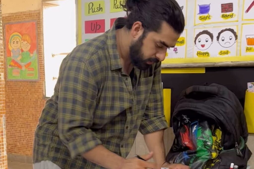 Primary School Teacher Documents A Day In His Life And It Is Wholesome