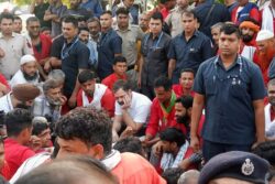 MP CM Mocks Rahul For Carrying Suitcase With Wheels On Head, Question's Congress' Future Under Such A Leader