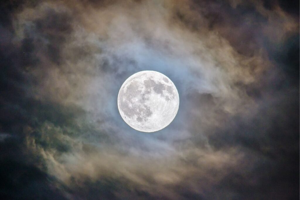 Planning To Capture The Supermoon? Follow These Mobile Camera Tips For Best Results