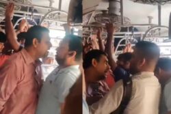 Mumbai Local Turns Chaotic After Two Men Get into Heated Brawl, Internet Lauds Referee in Viral Clip
