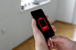 iPhone Users Complain of Battery Draining Faster Than 'Lightning' After iOS 17 Update, Here's Why