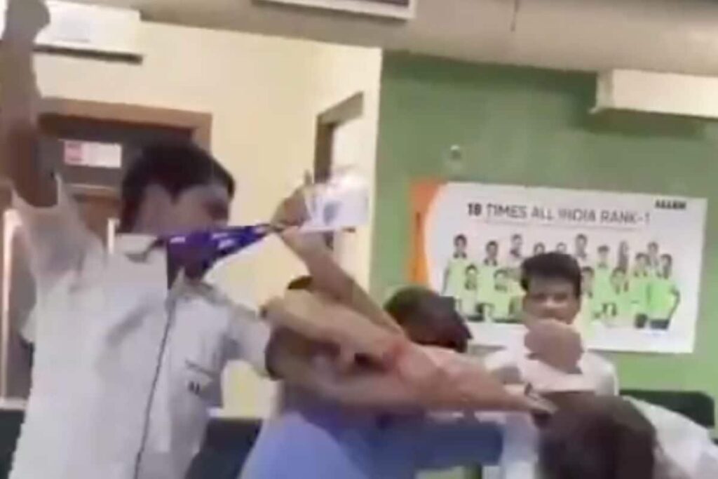 Virat Kohli, Elvish Yadav’s Fans Aggressively Fight With Each Other, Video Goes Viral