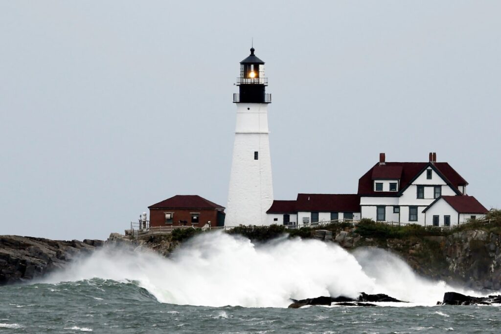 US: Hurricane Lee Brings Destructive Winds and Surf to New England and Canada