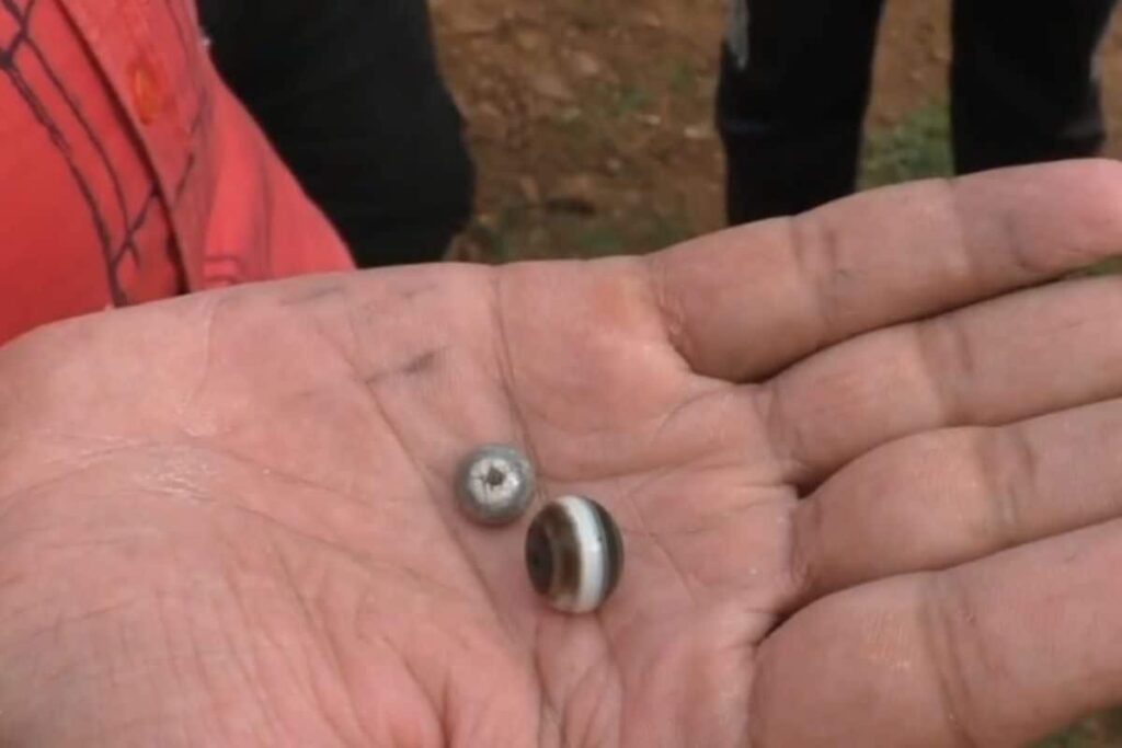 In This Madhya Pradesh Village, Locals Dig Out Pearls