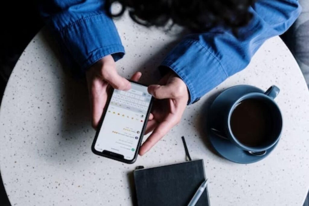 In These Gulf Countries, Sending Heart Emojis To Opposite Gender Can Land You In Prison