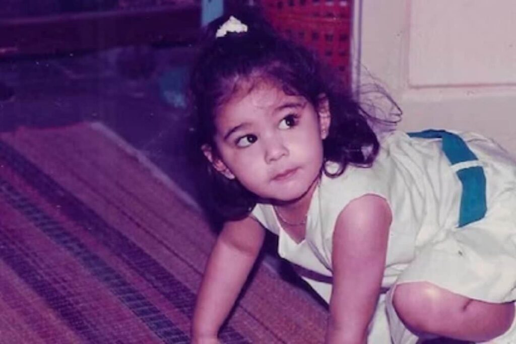 Can You Recognise This Bollywood Star Kid From Her Childhood Pic?