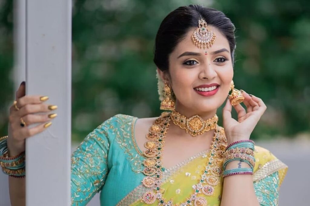 Sreemukhi Exudes Elegance In An Exquisite Green And Yellow Traditional Ensemble