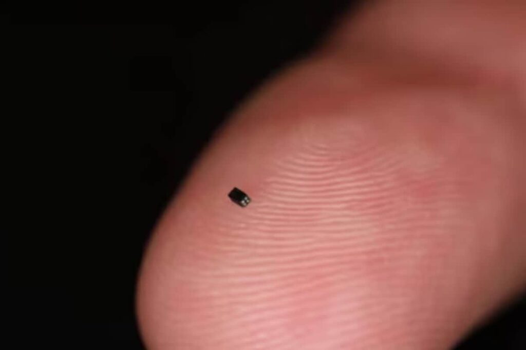 US Scientists Invent World's Smallest Camera; It's The Size Of A Grain Of Sand