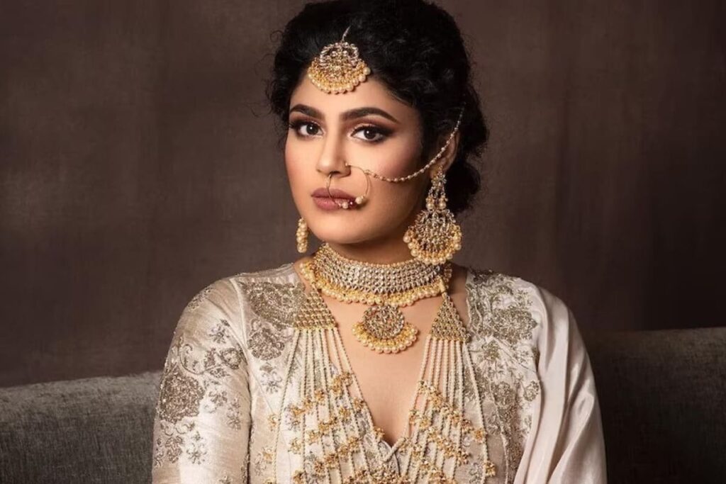 Faria Abdullah Is An Ethnic Wonder In Pastel Lehenga And Gold Jewellery