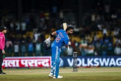 Watch: Virat Kohli's Iconic Entry Ahead of Taking Guard Against Pakistan in Asia Cup 2023