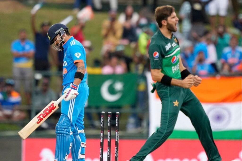 WATCH: Shaheen Afridi Wins Battles Against Virat Kohli And Rohit Sharma in High-Octane IND vs PAK Clash