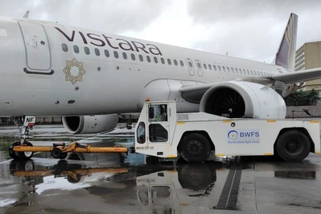 Man Accuses Vistara of 'Leaving' His Blind Mother Alone in Flight at Kolkata Airport; Airline Reacts