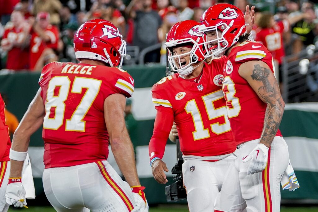 Chiefs Visit Vikings After Close Call Last Week As Mahomes Makes 1st Appearance In Minnesota