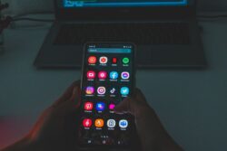 Google Said These Samsung Apps Are Harmful, Asked Users To Delete Them