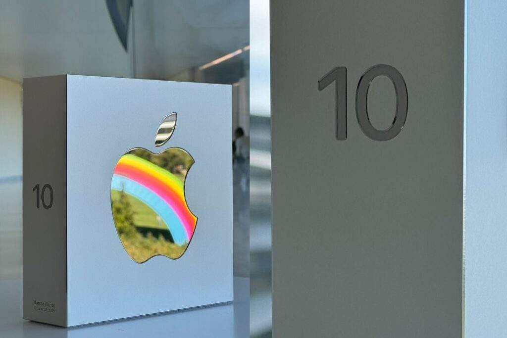 Apple Employees Get This ‘Special Gift’ From CEO Tim Cook After Working 10 Years