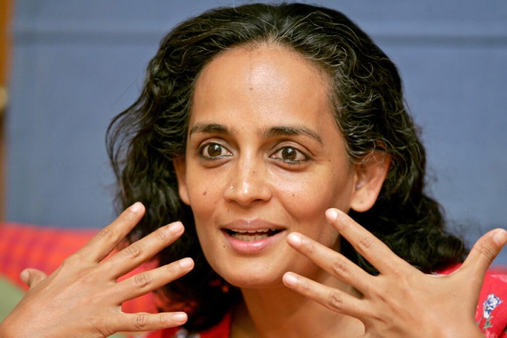 Delhi LG Approves Prosecution of Arundhati Roy, Kashmir Professor in 2010 'Provocative Speeches' Case