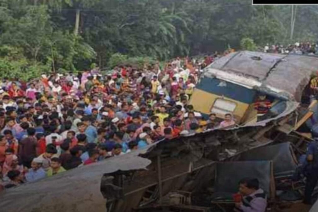 Bangladesh Train Crash: 20 Killed, Several Injured; Death Toll Likely to Rise As Rescue Ops Underway