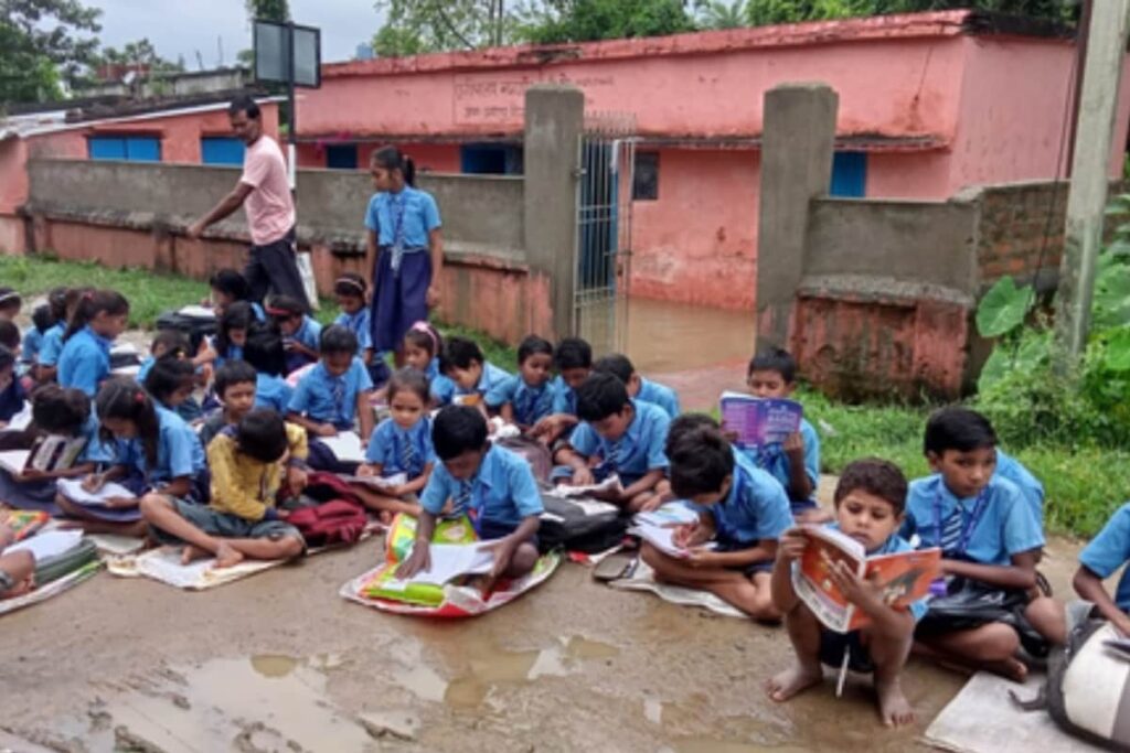 Waterlogged School Forces 70 Students To Study On Road in Bihar's Banka