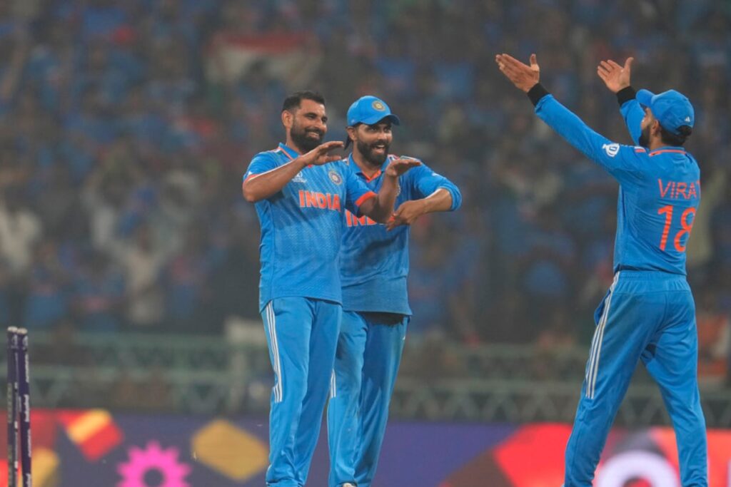 Virat Kohli Blowing a Kiss to Mohammed Shami After He Took a Wicket is All of Us | WATCH