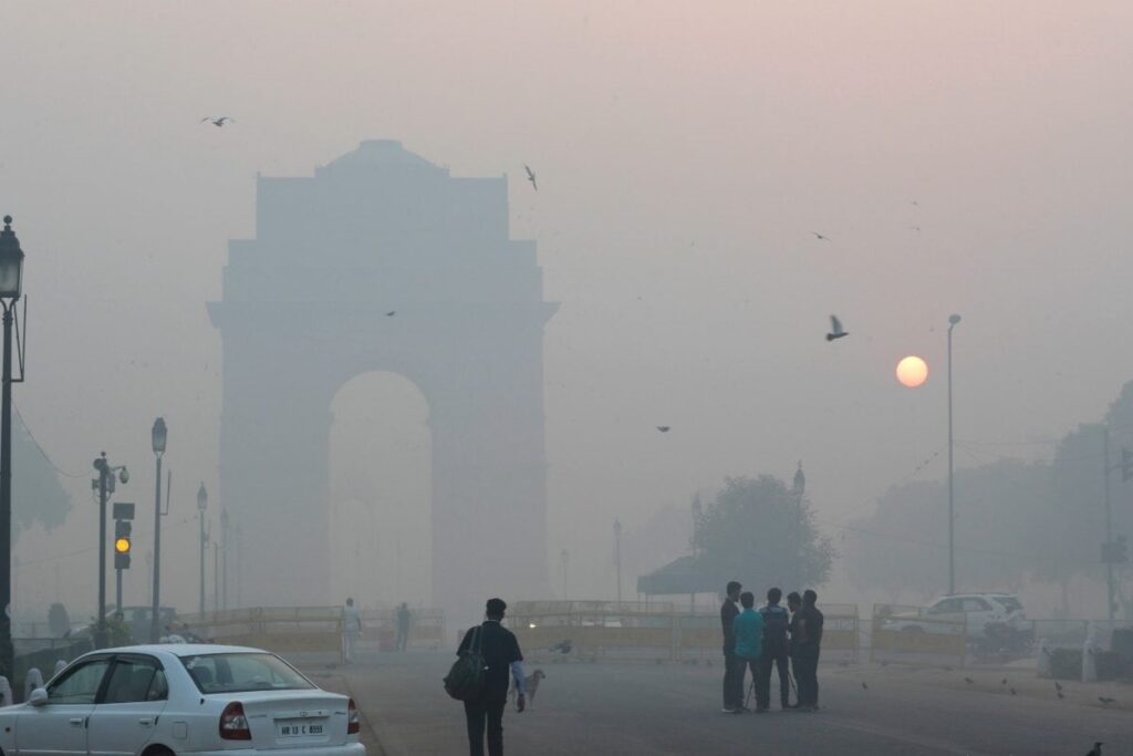 Delhi's Maximum Temperature Settles at 31.6 Degrees Celsius, Air Quality in 'Poor' Category