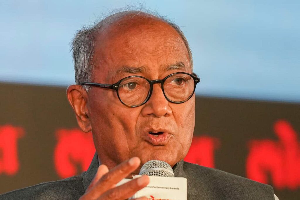 Work Fairly, Fearlessly, Digvijaya Tells MP Officials; Says Those Wronged by BJP Govt Will Get Help After Cong Wins Polls