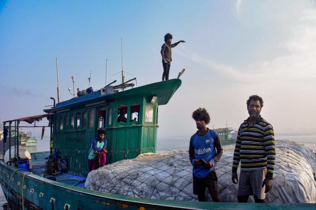 27 Indian Fishermen Held for Alleged Poaching in Sri Lanka's Territorial Waters