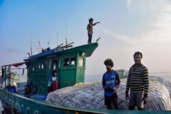 27 Indian Fishermen Held for Alleged Poaching in Sri Lanka's Territorial Waters