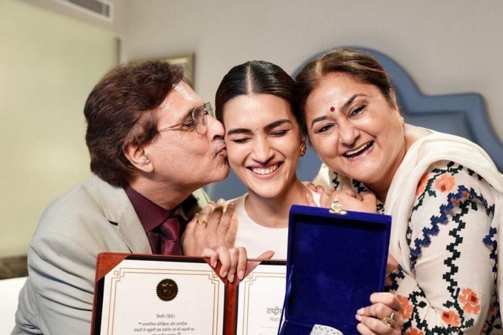 Kriti Sanon Poses With Her Proud Parents After National Award Ceremony, Says 'The Feeling Is...'