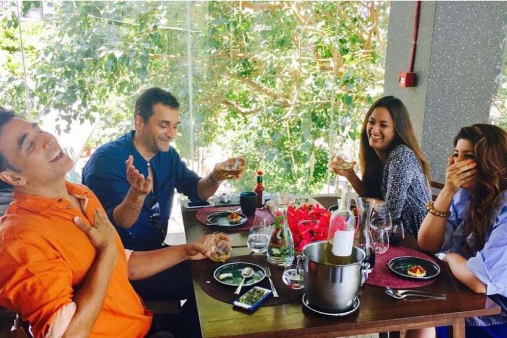 Who Are SRK's Swades Actress Gayatri Joshi, Akshay Kumar's BFF Vikas Oberoi Involved in Car Crash?