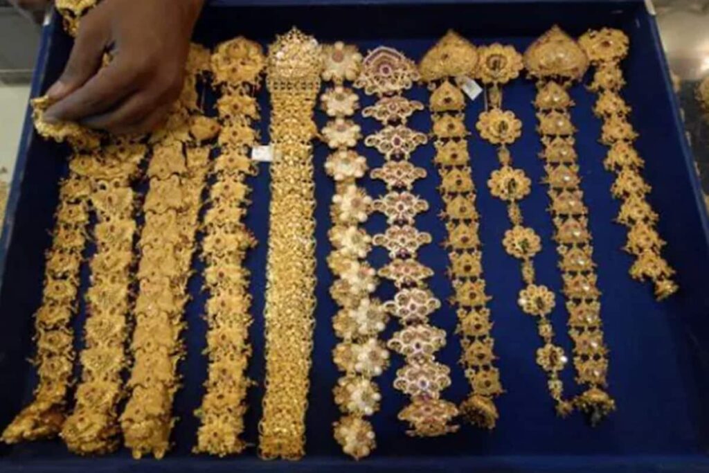 Gold, Silver Prices Flat Today, October 13: Check Latest Bullion Rates