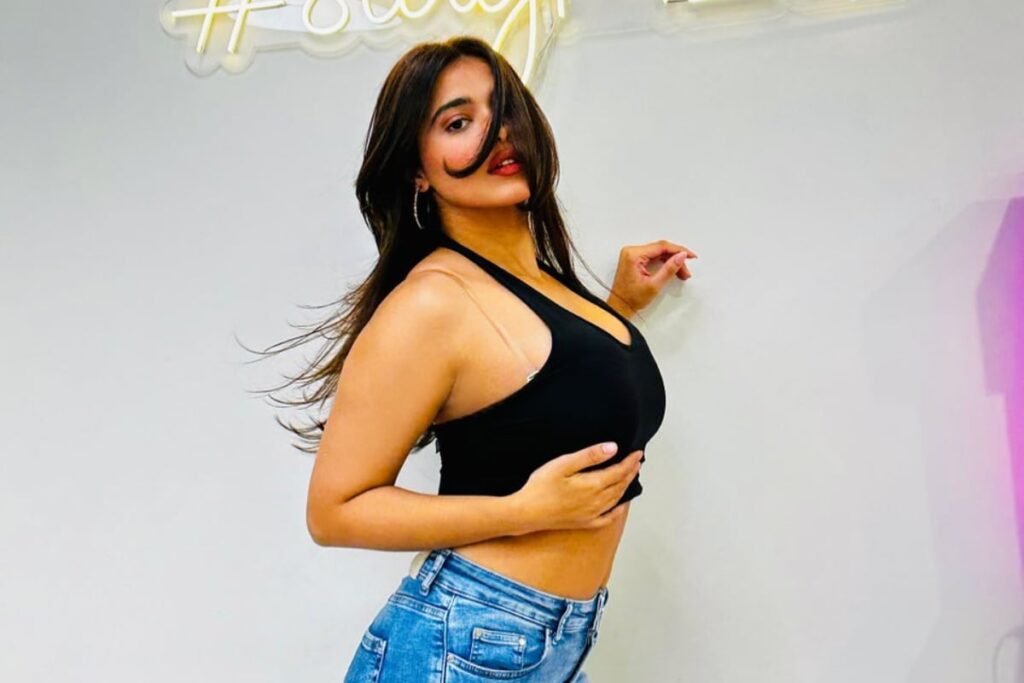 Actress Ketika Sharma Sets Temperatures Soaring In Her Casual Outfit