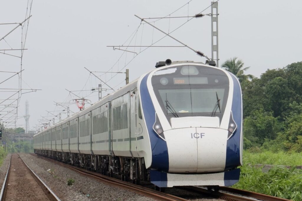 At Karnataka's Dharwad Station, Vande Bharat Express Cleaned Within 14 Minutes