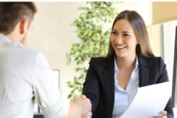 Want To Be An HR? Know Best Courses, Institutes And Salary