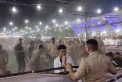 WATCH | Police Lathicharge At Jhansi Fair As Crowd Loses Control During Russian Girls' Dance
