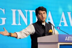 Scindia Tears into Congress Over Kamal Nath's 'Tear Clothes' Jibe at Digvijaya Singh