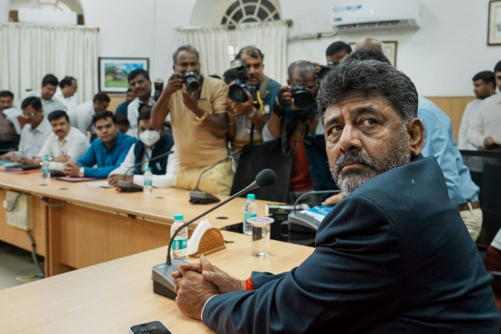 Make 'Room' for DKS: With Karnataka Coffers Dry, Dy CM Splurging on Posh Chamber for Himself, Says BJP