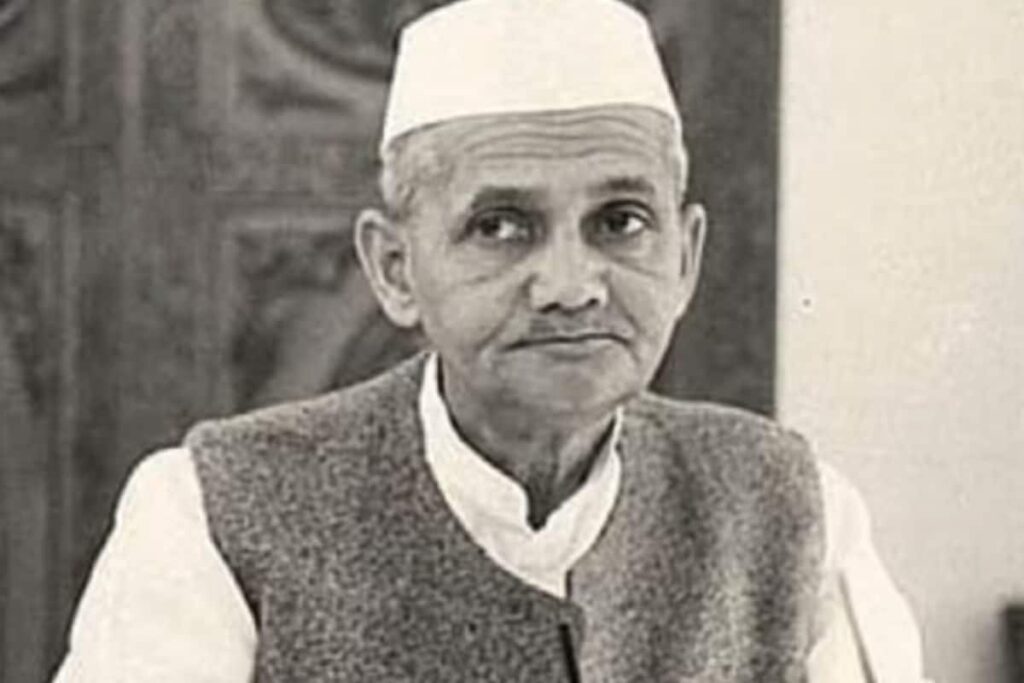 When Former Indian PM Lal Bahadur Shastri Took Rs 5,000 Loan to Purchase a Fiat