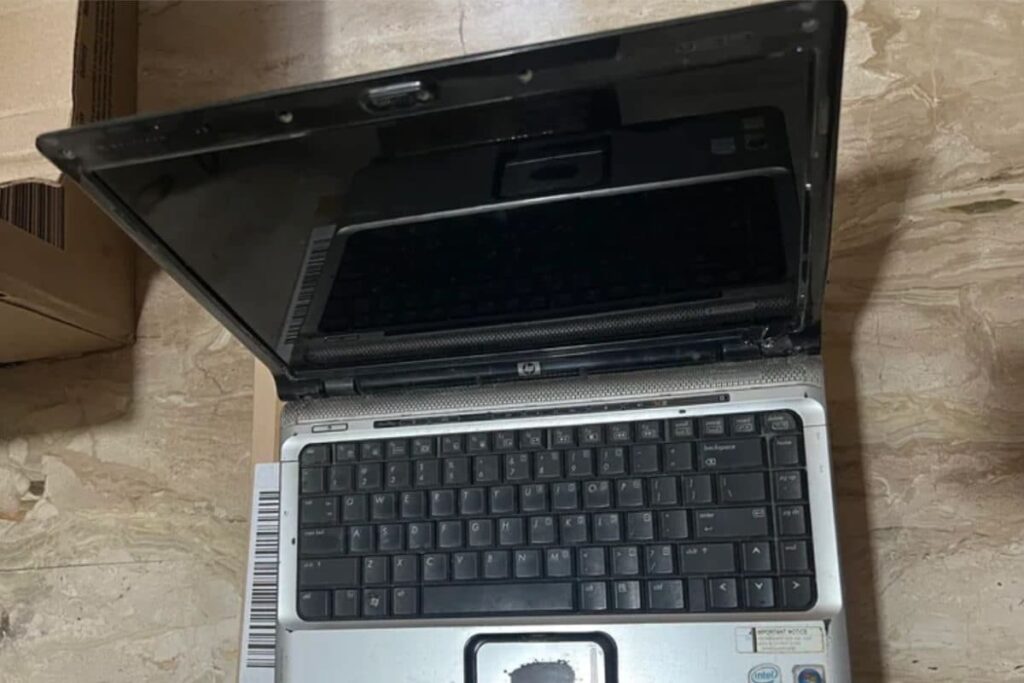 Man Orders MacBook From Amazon During Sale, Receives Broken HP Laptop Instead