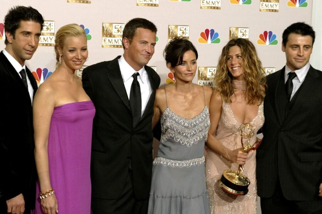Matthew Perry’s Friends Co-Stars Jennifer Aniston, Courtney Cox ‘Devastated’ After His Death