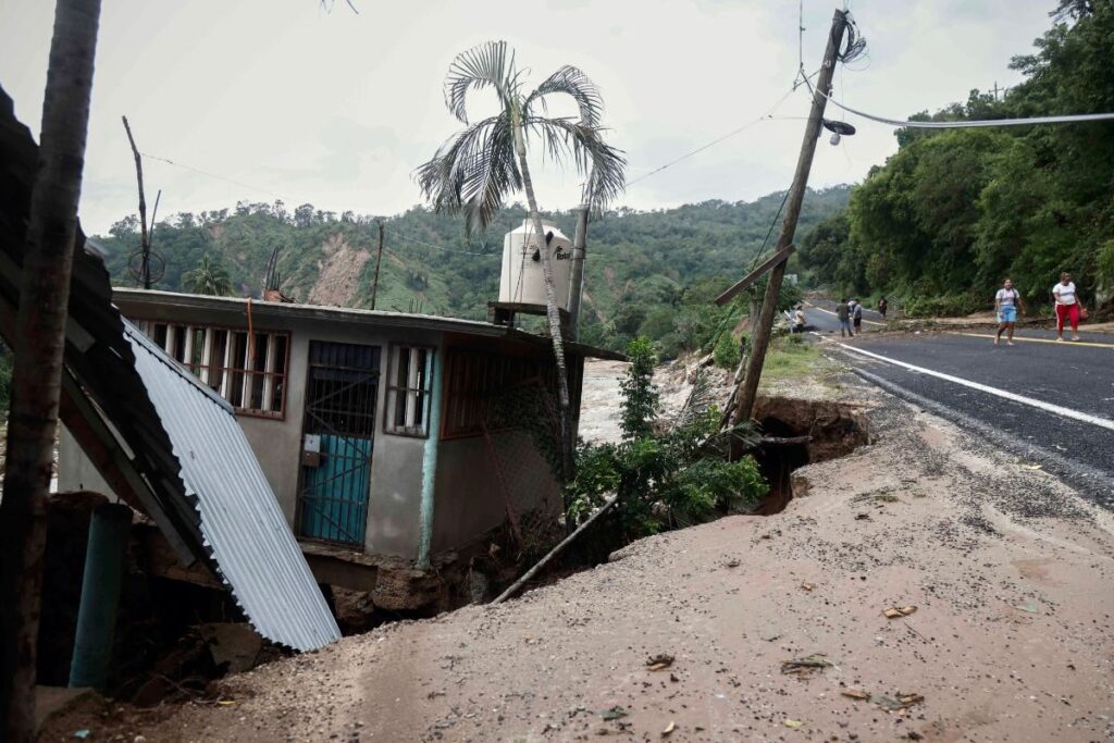 Hurricane Leaves At Least 27 Dead in Mexico's Acapulco