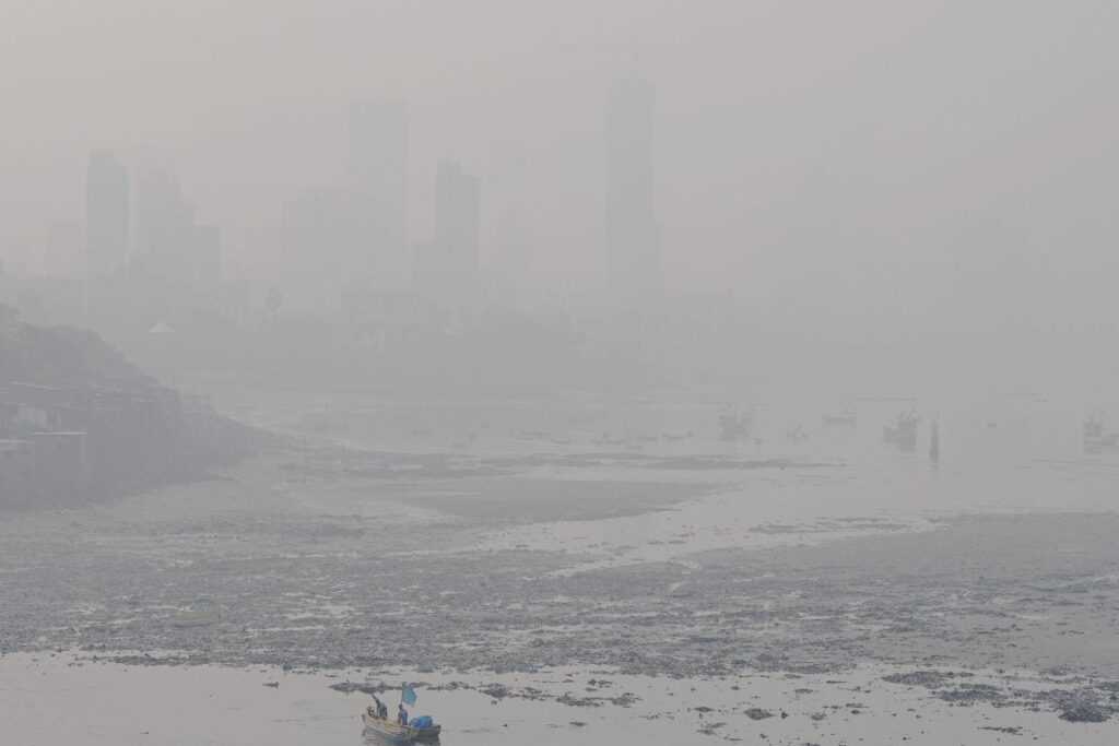 As Mumbai Air Turns Worse Than Delhi, BMC Gears Up with Sprinklers, Team of Monitors; PMO Dials Shinde