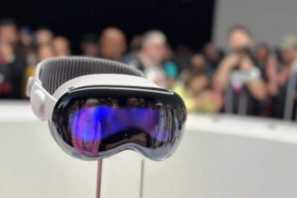 Apple Vision Pro Likely To Support Screen Mirroring Via AirPlay: Know More