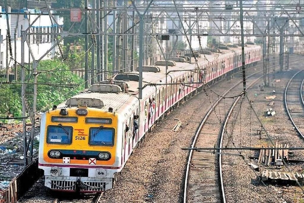 Western Railway''s Suburban Local Train Uncouples in Mumbai; None Hurt