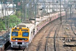 Western Railway''s Suburban Local Train Uncouples in Mumbai; None Hurt