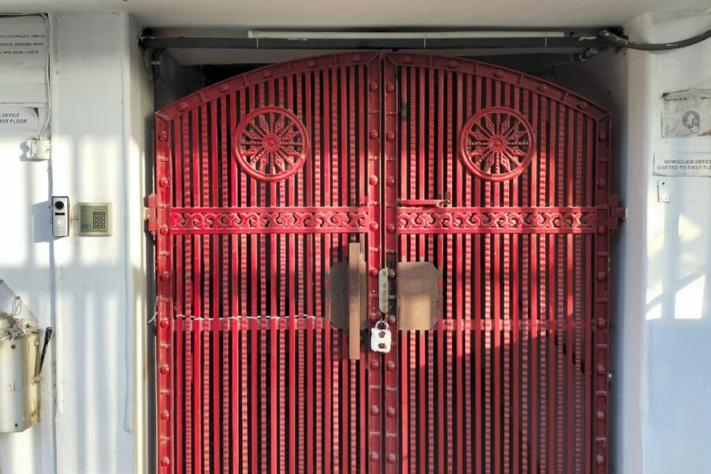 CBI Searches Residence of NewsClick Founder in Foreign Funding Case