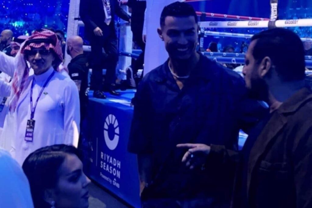 Salman Khan Was NOT Ignored By Cristiano Ronaldo At Boxing Match; New Photo Of The Two Goes Viral