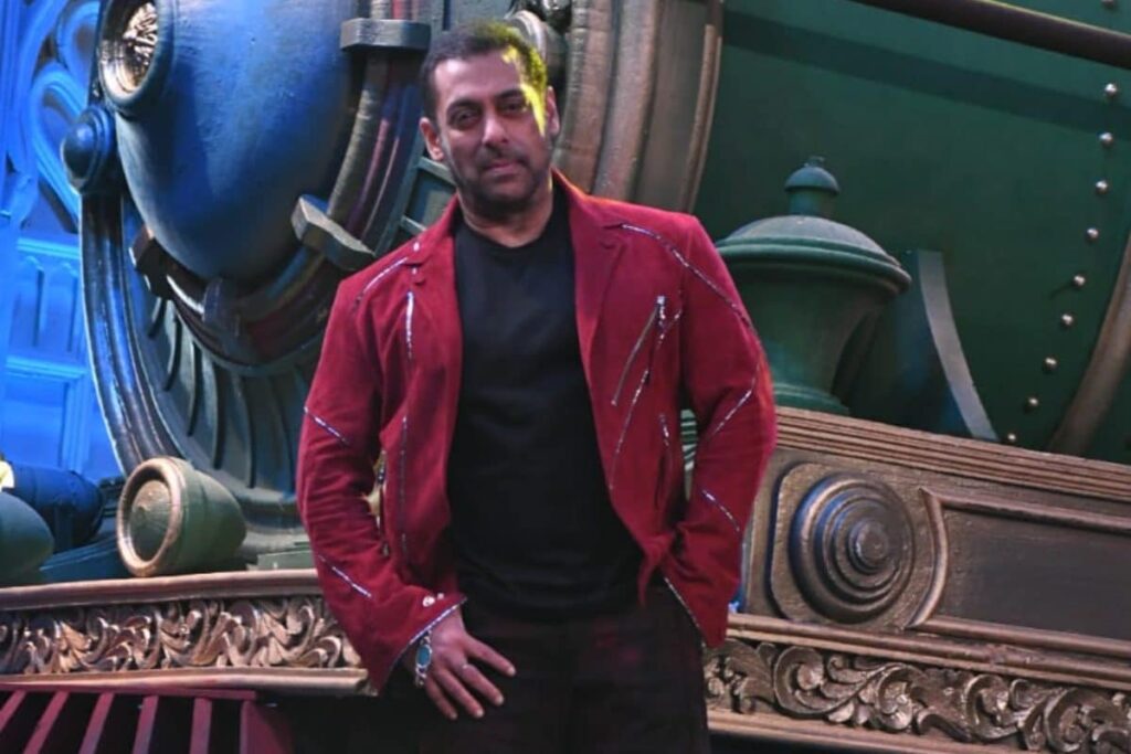 Bigg Boss 17 Premiere LIVE Updates: Salman Khan Kicks Off Show Tonight, Munawar FIRST Contestant?