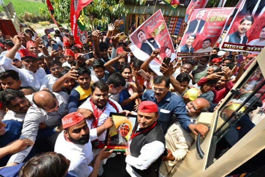 Akhilesh, CM Adityanath, Cong Pay Tribute to Mulayam Singh Yadav on Death Anniversary